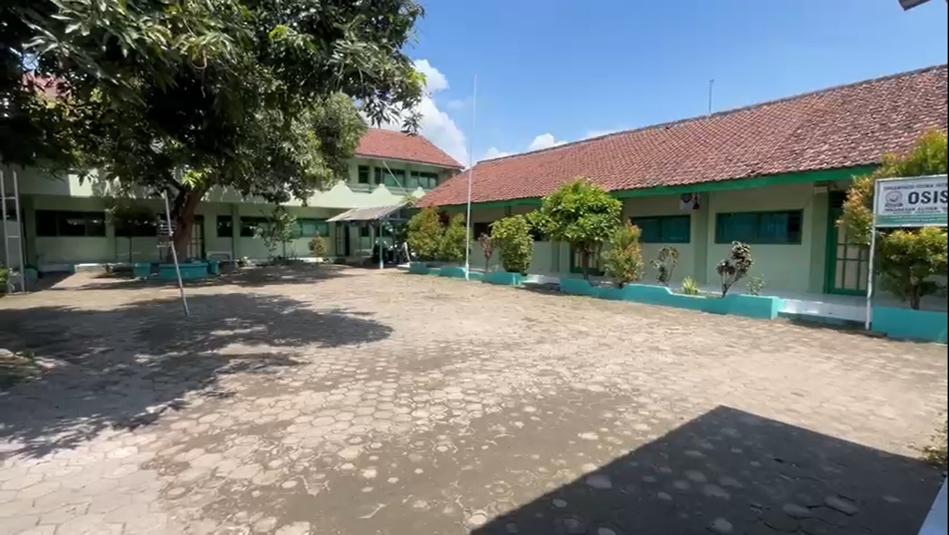 Ruang Kelas Dengan Smart TV